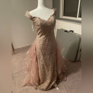 Brand new Sherri Hill size 6 gold